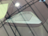 ホンダセンシングのカメラにより標識認識機能や先行車発進お知らせ機能に誤発進抑制機能と車線維持支援に設定した車速内で適切な車間距離を保ってくれる安全・快適機能搭載の先進システムです