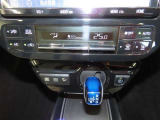 オートエアコン付き車です。