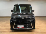 人気のブラックメタリックカラ-のタントカスタムが登場しました!ターボモデルの届出済未使用車ですのですぐにお使いいただけますよ!