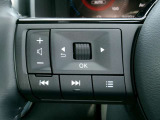 ハンドルスイッチで車両設定・オーディオの選曲や音量調整などが出来、安全性もアップ。