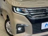 【LEDヘッドライト】悪天候や夜間走行時も良好な視界を確保し安心して運転できる高輝度LEDヘッドライトを装備!点灯速度が早く、消費電力も抑えられています。