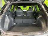 普段のお買い物や通勤、送迎等に十分な荷室スペースを確保しております。セカンドシートを倒すと、大きな荷物の積載も可能です♪