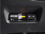 ◆ETC2.0装着◆進化したドライブ体験。料金収受システムだけだったETCが生まれ変わって、高速道路を賢く使うETC2.0に進化しました。多彩な情報サービスが便利で快適なドライブ体験を提供します。