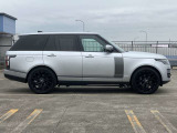 【プライバシーガラス 】プライバシーガラスにより車全体を引き締まった印象にします。もちろん防犯にもつながります。