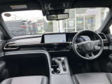 【運転席・インパネまわり】ハンドル・シート・フロアーなど隅々までプロによるクリーニング済み☆彡キレイな車内でドライブが一層快適にお楽しみいただけます!!