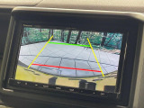 【バックカメラ】駐車時に後方がリアルタイム映像で確認できます。大型商業施設や立体駐車場での駐車時や、夜間のバック時に大活躍!