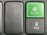 ★ECONスイッチ★ スイッチをONにすると、エンジンやエアコンなどクルマ全体の動きを低燃費モードに!燃費をよくするようクルマが頑張ります☆