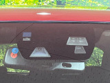 【スマートシティブレーキサポート】低速走行中に前方の車両等を認識し、衝突しそうな時は警報とブレーキで衝突回避と被害軽減をアシスト。より安全にドライブをお楽しみいただけます。