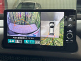 【マルチビューカメラシステム】専用のカメラにより、上から見下ろしたような視点で360度クルマの周囲を確認することができます☆死角部分も確認しやすく、狭い場所での切り返しや駐車もスムーズに行えます。
