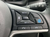 ハンドルの右側にはプロパイロットシステムのスイッチが付いているので、高速道路の運転が楽になりますよ!左側のオーディオ操作のスイッチにて音量調整等をナビを直接触ることなく操作ができます。
