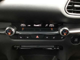 オートエアコンですので車内の温度管理も簡単に行えて快適です^^