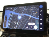 純正ナビを装備。タッチパネル式で使いやすく、お出かけもラクラクです。