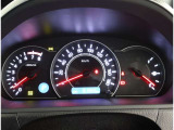 カラーヘッドアップディスプレイ付き。少ない視線移動で情報を確認できるので、運転の疲労軽減に繋がりますよ♪