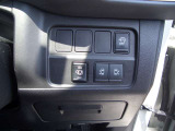 運転席右側には電動スライドドア等の各種スイッチがまとめられています!
