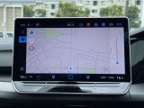 12.9インチディスプレイによるスマートフォン用アプリ[Apple CarPlay][Android Auto]対応の純正インフォテイメントシステム「Discover」を装備、ナビ、ラジオのほか、US