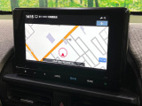 【メーカー純正ナビ】インテリアに溶け込むスタイリッシュな「専用設計」メーカーナビを装備♪視認性や操作性など基本性能にも優れ、より上質なカーライフをお楽しみいただけます。