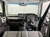 フロントガラスが大きく、ワイドな視界で運転もしやすくなるように設定されています。