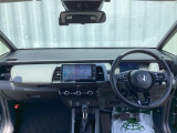 運転席周りです。カップホルダーや小物の収納などは必須ですよね!!使い勝手の良いつくりになっております!!
