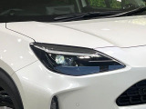 【LEDヘッドライト】悪天候や夜間走行時も良好な視界を確保し安心して運転できる高輝度LEDヘッドライトを装備!点灯速度が早く、消費電力も抑えられています。