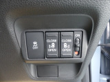 電動両側スライドドアが付いてます(運転席から操作可能です)
