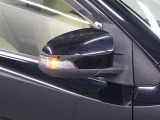 サイドターンランプ付きドアミラー。車両のドレスアップと右左折時の被視認性を兼ね備えたお洒落なミラーです。