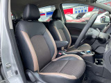 ひじ掛けが付いて運転が楽です