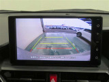 車両後方の映像を映すバックモニター。進路を確認しながら安全に車庫入れできます。