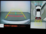 狭い駐車場や立体駐車場などもリアルに映るバックガイドモニター付でラクラク駐車♪(パノラミックビューモニター付)