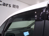 ドアバイザー付きですので、雨の日でも換気ができてとても便利です!