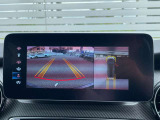 【360&deg;カメラシステム】4つのカメラにより、車両周囲を俯瞰で確認することができます。カメラの呼び起しは手動でも可能ですので、狭い道でも安心してお乗りいただけます。