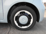 リアシートを倒さなくても使いやすい荷室があります。