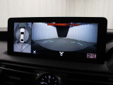 上から車両を見下ろしたような映像をナビゲーション画面に表示する「パノラミックビューモニター」を搭載しています。