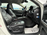 しっかりフィットし、骨盤が立つような姿勢で運転することで、運転中の疲労軽減に効くシートです