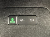 【eコンスイッチ】低燃費運転をサポートするECONモード。スイッチをONすると、エンジンやトランスミッション、A/Cなどを協調制御し、燃費の向上に貢献。エコドライブの効果を高めます。