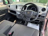 【運転席】座り心地が良いシートなので長時間の運転でも快適にお過ごしいただけます。新品のフロアマットのご注文も可能です。掲載箇所以外にご希望の写真がございましたらお軽にお問い合わせ下さい。