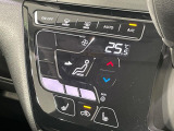 【オートエアコン】一度お好みの温度に設定すれば、車内の温度を検知し風量や温度を自動で調整。暑い&hellip;寒い&hellip;と何度もスイッチ操作をする必要はありません。快適な車内空間には必須の機能ですね♪