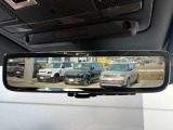 【クリアサイトリアビューモニター OP価格128,000円】が装備され荷室や後席に乗車してリアガラスが見ずらくなってしまった際にもルーフに付いているカメラでモニターに映し出すことが可能です。