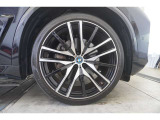 BMW承認の純正タイヤを装備しております☆お問合せ(無料ダイヤル)0078-6002-613077迄お待ちしております。大阪府吹田市芳野町5-55 毎水曜、第二・第三火曜日定休 営業時間10:00〜18:00