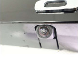 バックカメラが付いているので後方確認が非常にしやすいです。今や運転初心者も熟練者も必須装備!ついていて損はないですね♪