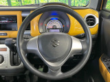 インテリアに合わせたデザインのステアリングは、運転される方のことも考え、運転しやすい形状、大きさです。是非一度、実際に触ってお確かめください。