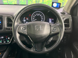 【車線維持支援システム】高速道路走行時、車線からはみ出しそうな時にステアリングを制御。より安心・安全な運転をサポートしてくれます!
