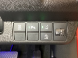 ハンドルの右側にはヘットライトリベライザーとHondaセンシング用のメインスイッチがついています。ヘッドライトリベライザーは道路状況や積荷の加重に応じてライトの高さを調節できます。