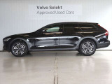 美しくエレガントなデザインのV90に、SUVと同等の車高とブラックのプロテクターが追加されたクロスカントリー仕様です エステートのドライブポジションのまま、SUVの走破性とタフさを得ています