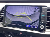 バックカメラも装備しております。車庫入れの苦手なお客様、もうご心配いりません。バックカメラがあれば、ぶつける心配無し?!重宝します!!
