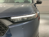 LEDヘッドライトは、点灯の瞬間から最大光量を発揮し、突然暗くなるトンネルなどでの安定感を高めます。