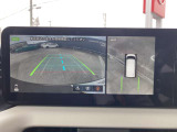 アラウンドビューモニターです☆車の前後左右にカメラがついており駐車時には上から車を見たような画面が見れますので、4方向の状況を確認することができる便利な機能です☆