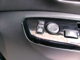 ドアミラーの鏡面の調節、格納は運転席からすべて操作できます!