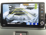 リアワイドカメラシステム!従来の視野に加えて、後方側方を約180&deg;まで見えるワイドビューと、後方を真上から見たような視野で駐車時などに便利なトップダウンビューの3つの視野があります!