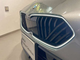 BMWの伝統の丸目4灯ヘッドライトでございます。LEDライトで視認性もよく明るく安全性の向上につながります。
