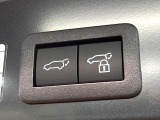 【パワーバックドア】スマートキーや運転席のボタンを押すだけでリアゲートが自動で開閉します!荷物を持っている時や、高い位置にあるバックドアを閉める際に便利な機能です♪